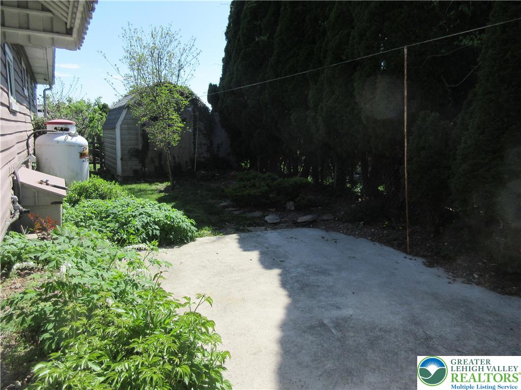 246 Poplar Street Bath, PA 18014 - Photo 19 of 20 a backyard of a house