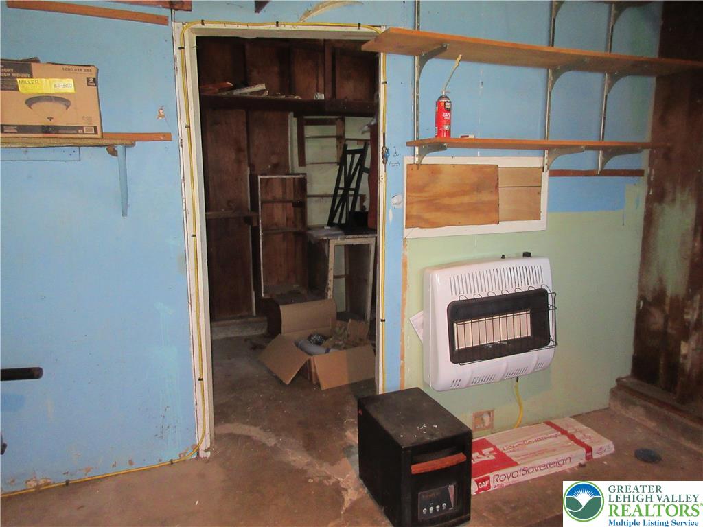 246 Poplar Street Bath, PA 18014 - Photo 20 of 20 a living room with furniture and a window