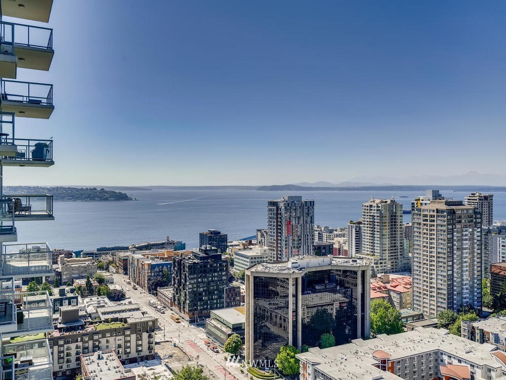 588 Bell Street, Unit 3401 Seattle, WA 98121 - Photo 1 of 32