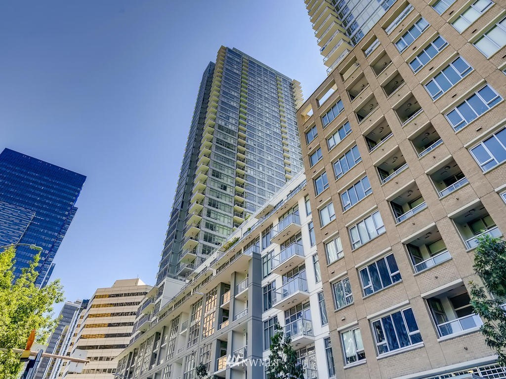 588 Bell Street, Unit 3401 Seattle, WA 98121 - Photo 2 of 32