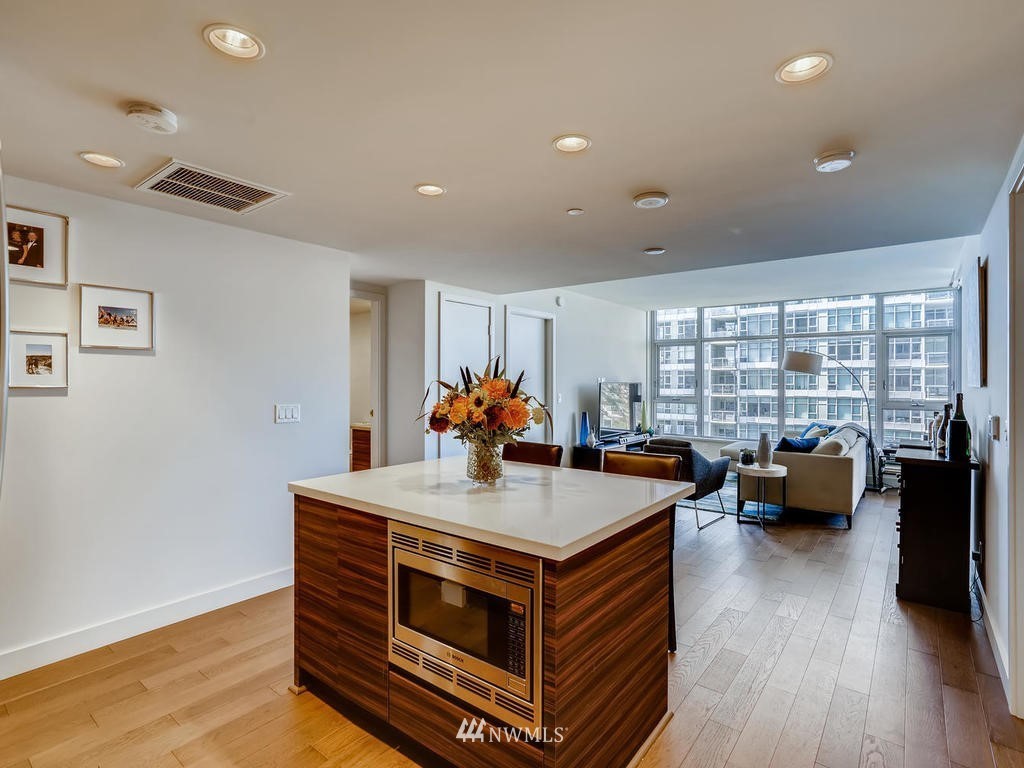 588 Bell Street, Unit 3401 Seattle, WA 98121 - Photo 11 of 32