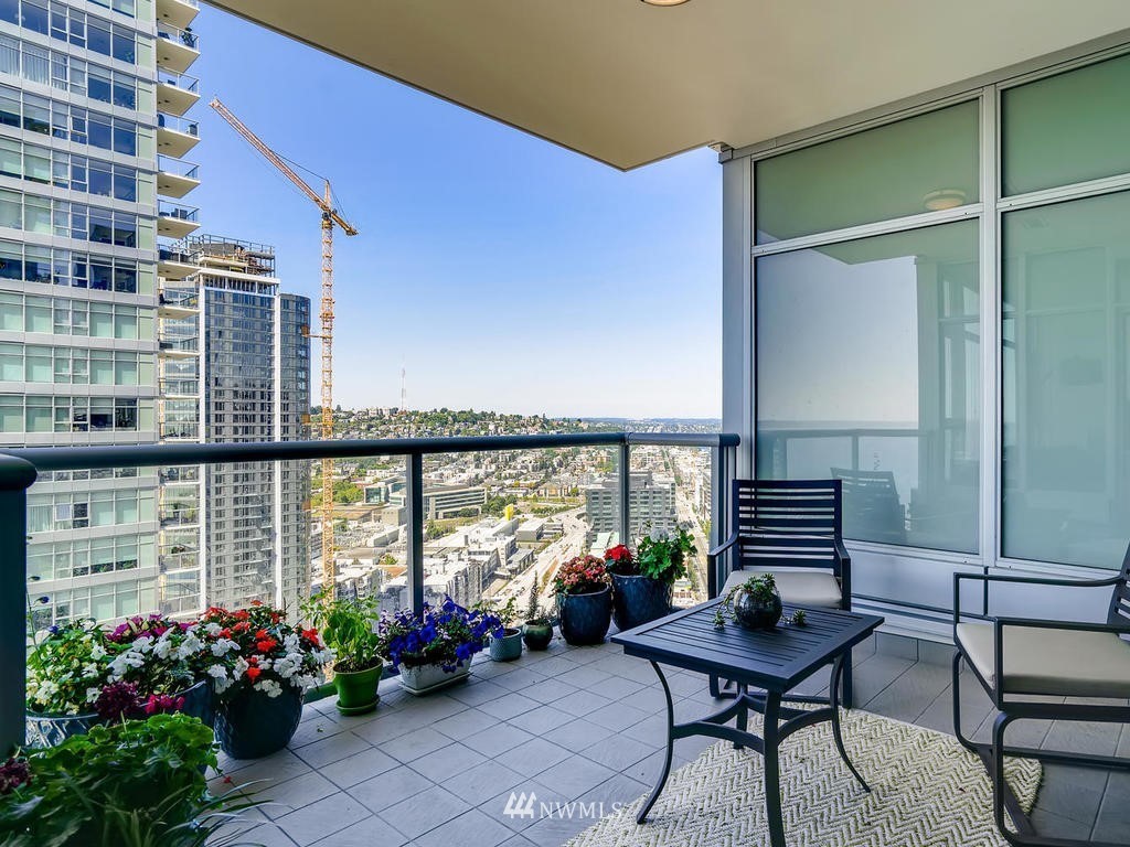 588 Bell Street, Unit 3401 Seattle, WA 98121 - Photo 14 of 32