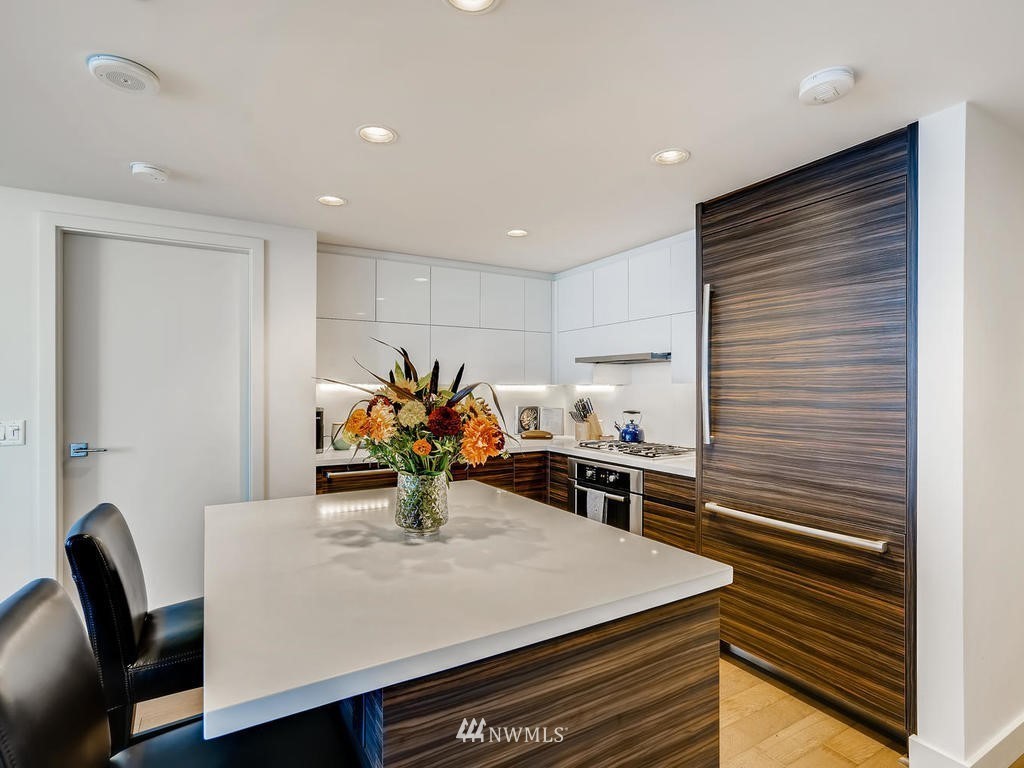 588 Bell Street, Unit 3401 Seattle, WA 98121 - Photo 7 of 32