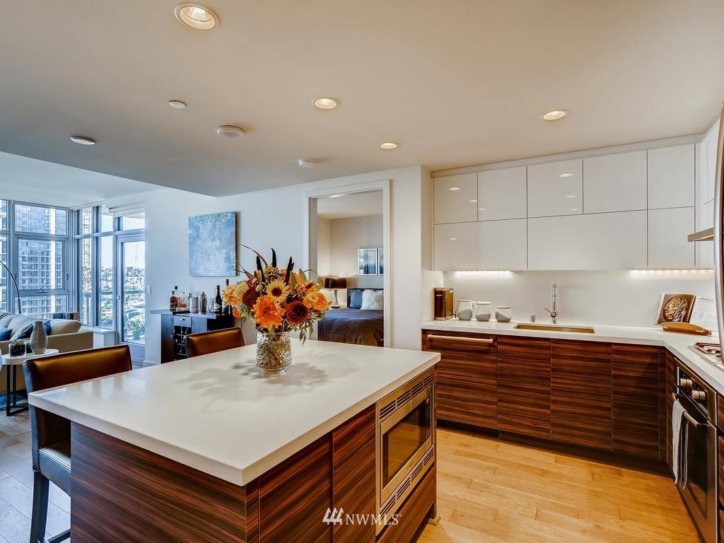 588 Bell Street, Unit 3401 Seattle, WA 98121 - Photo 9 of 32