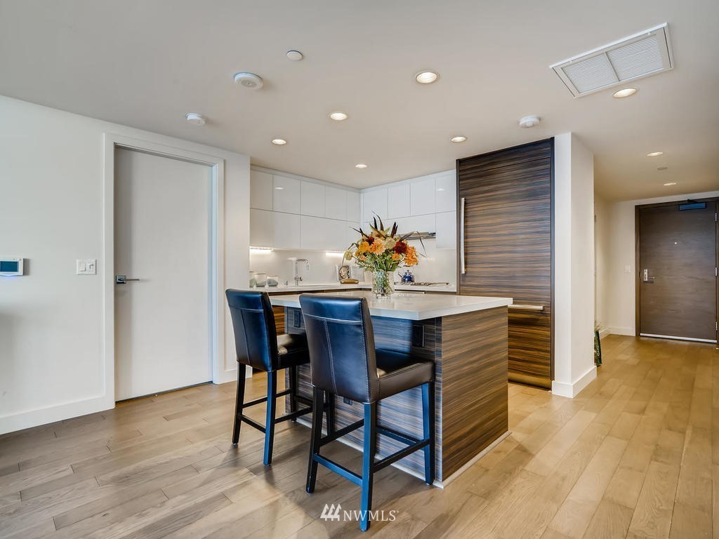 588 Bell Street, Unit 3401 Seattle, WA 98121 - Photo 10 of 32