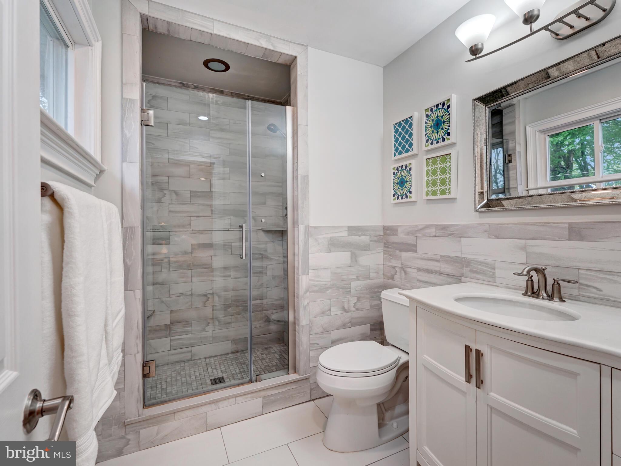 119 Holly Road Broomall, PA 19008 - Photo 22 of 37 Owners Bath