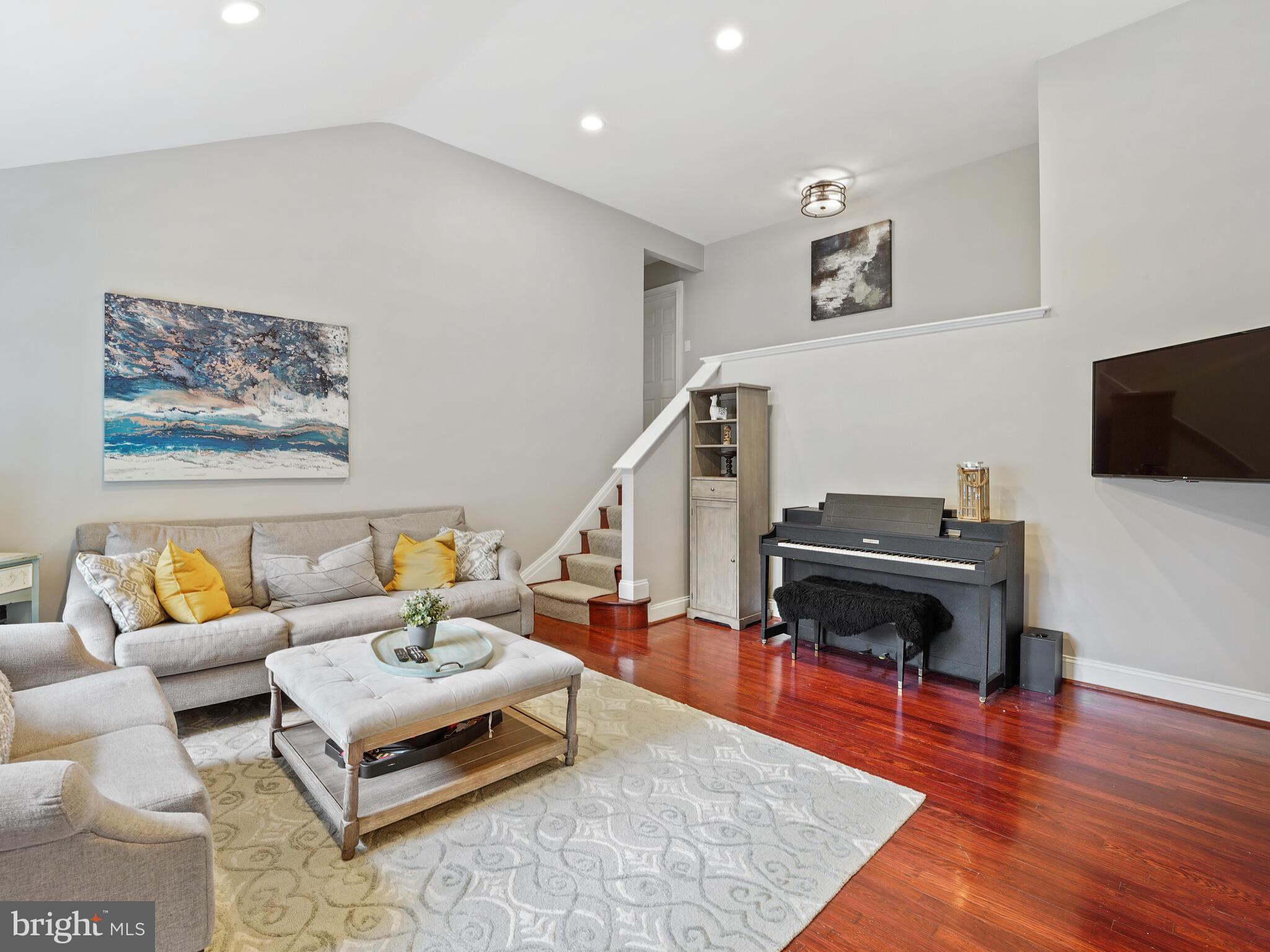 119 Holly Road Broomall, PA 19008 - Photo 5 of 37 Living Room