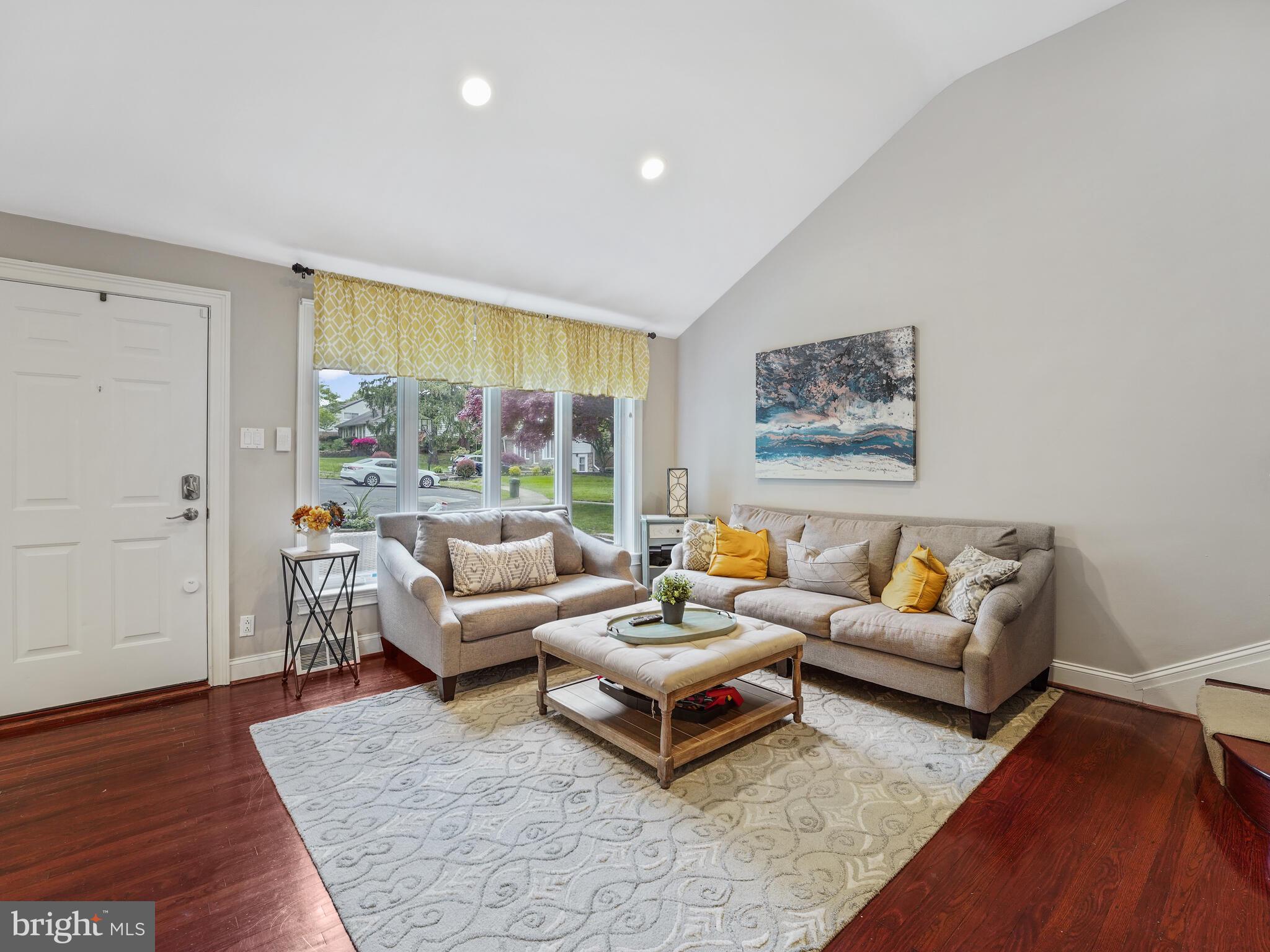 119 Holly Road Broomall, PA 19008 - Photo 6 of 37 Living Room