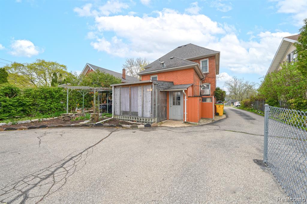 8165 Canal Road Utica, MI 48317 - Photo 7 of 26