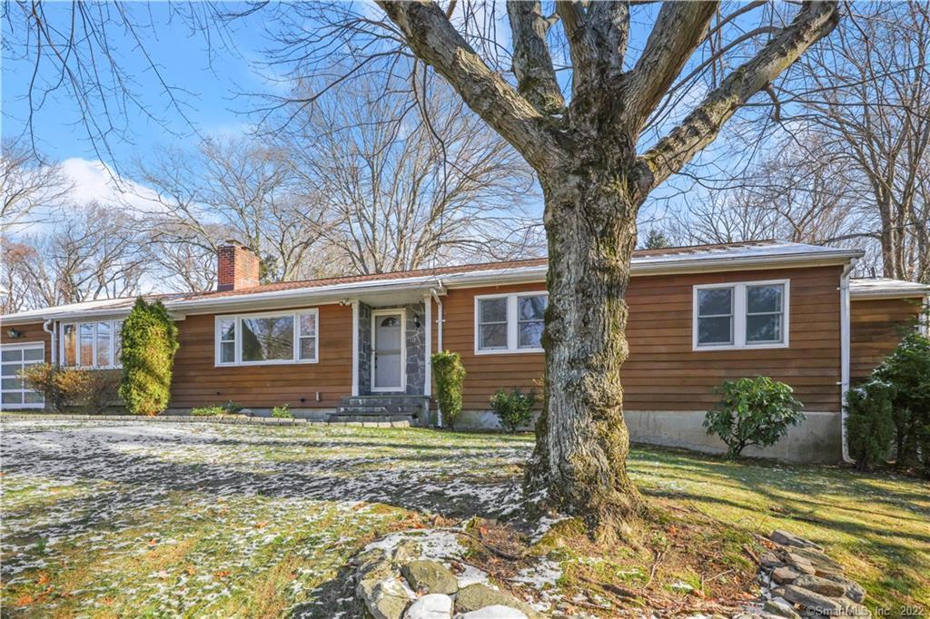 120 Wendy Road Trumbull, CT 06611 - Photo 1 of 1 Welcome to 120 Wendy Road, beautifully sited in a most convenient west Trumbull neighborhood, perfect for down county commuting via the Merritt Parkway at Exit# 46, Park Avenue...