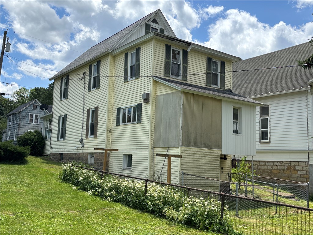 323 Bayard Street Kane, PA 16735 - Photo 4 of 32