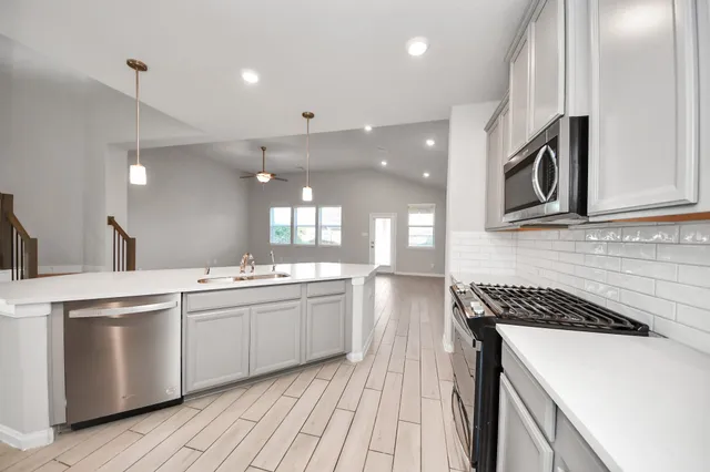 $390,000 | 1122 Muscadine Hollow Lane, Richmond, TX 77406