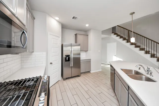 $390,000 | 1122 Muscadine Hollow Lane, Richmond, TX 77406