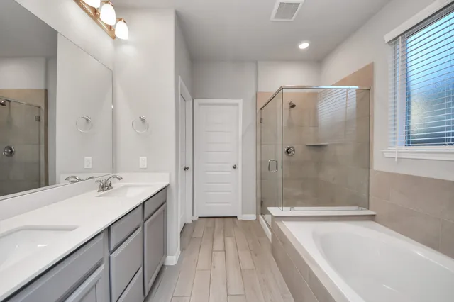 $390,000 | 1122 Muscadine Hollow Lane, Richmond, TX 77406