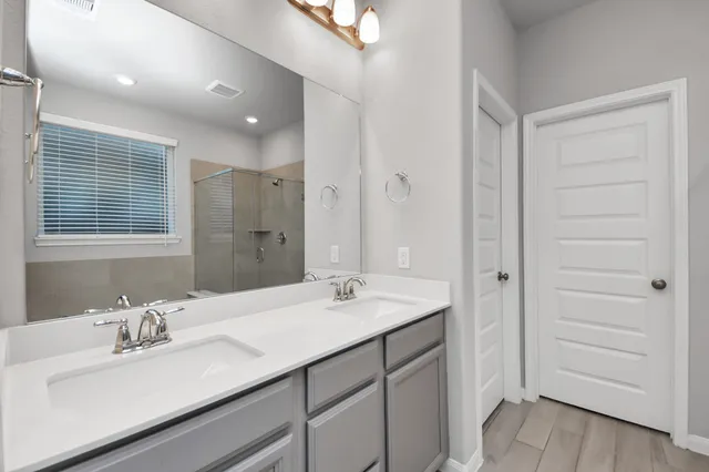 $390,000 | 1122 Muscadine Hollow Lane, Richmond, TX 77406