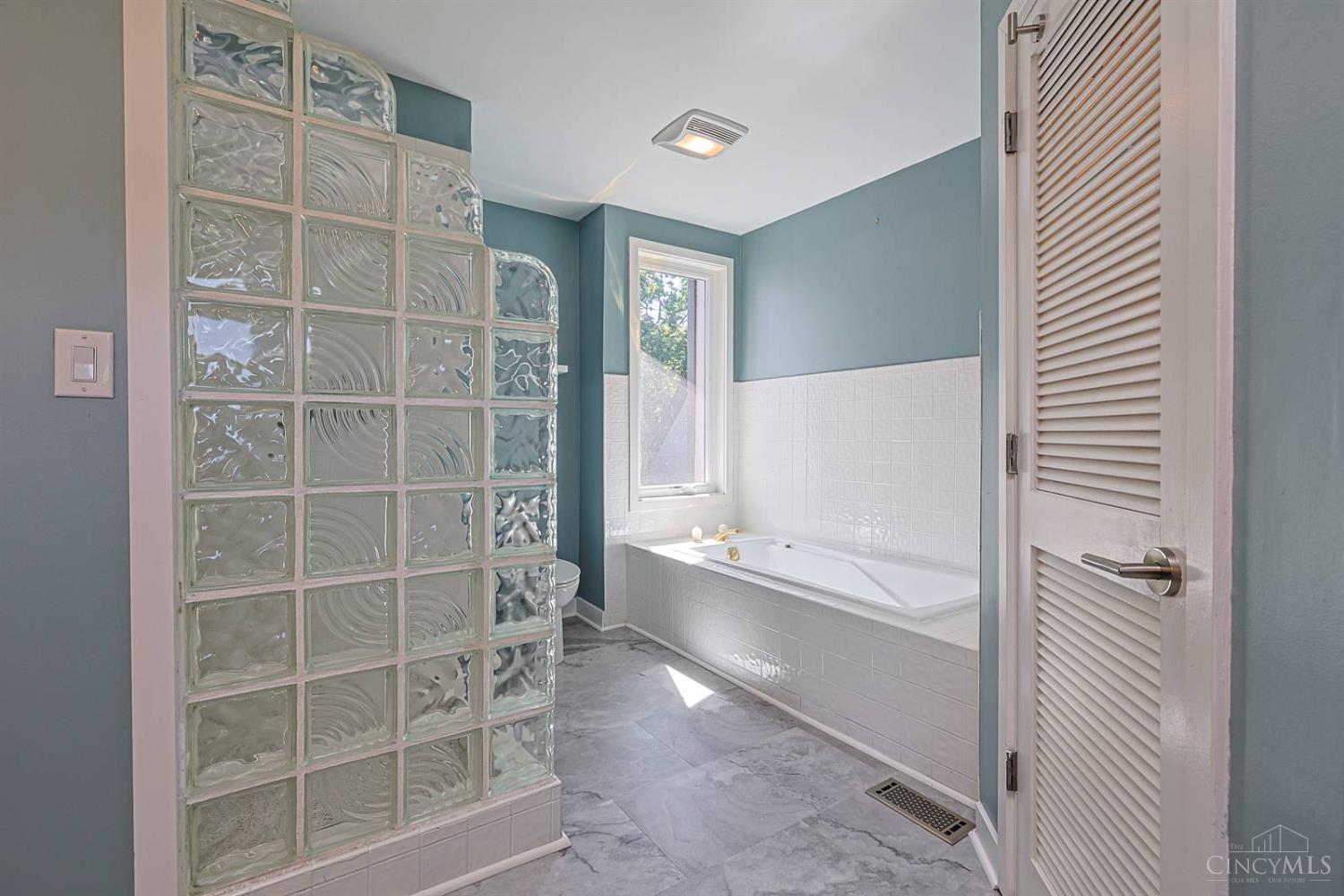 2928 Struble Road Cincinnati, OH 45251 - Photo 46 of 68
