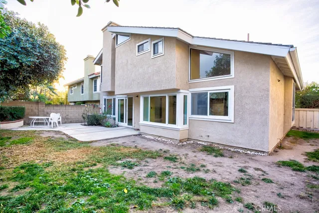 a view of a house with backyard and sitting area