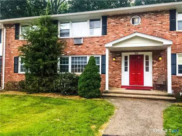 $1,900 | 262 Robin Court, Unit A, Cheshire, CT 06410
