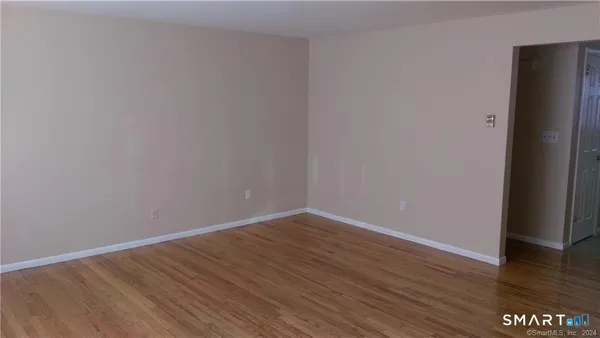 $1,900 | 262 Robin Court, Unit A, Cheshire, CT 06410