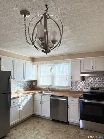 $1,900 | 262 Robin Court, Unit A, Cheshire, CT 06410