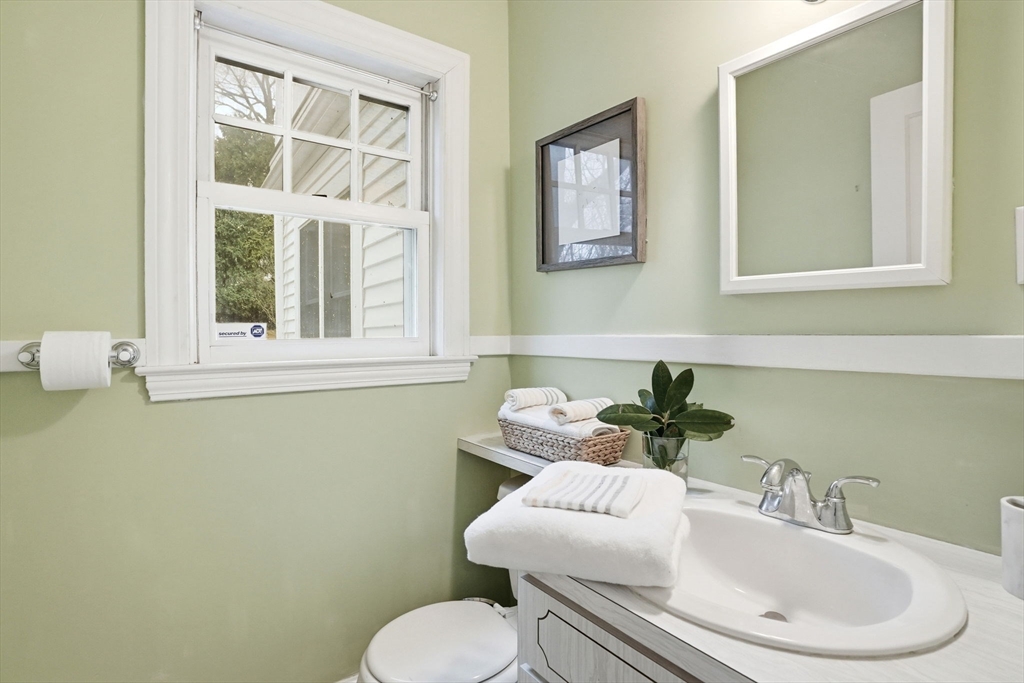 52 Hurlcroft Road Milton, MA 02186 - Photo 17 of 41