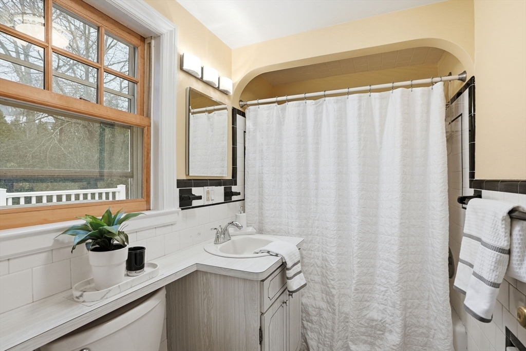 52 Hurlcroft Road Milton, MA 02186 - Photo 31 of 41