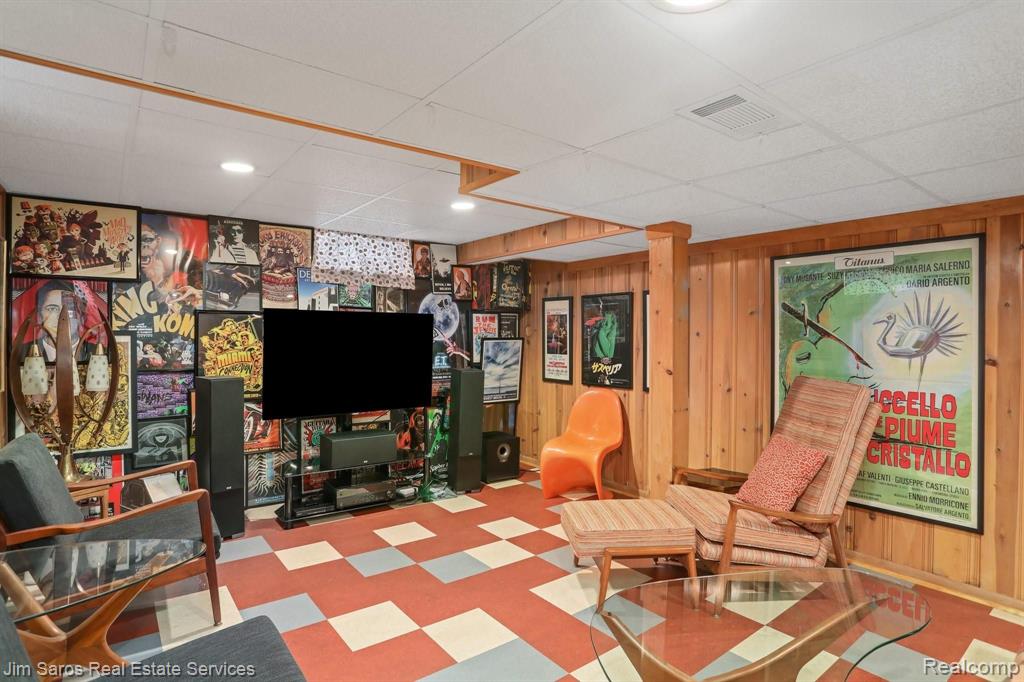 1729 Roslyn Road Grosse Pointe Woods, MI 48236 - Photo 22 of 26