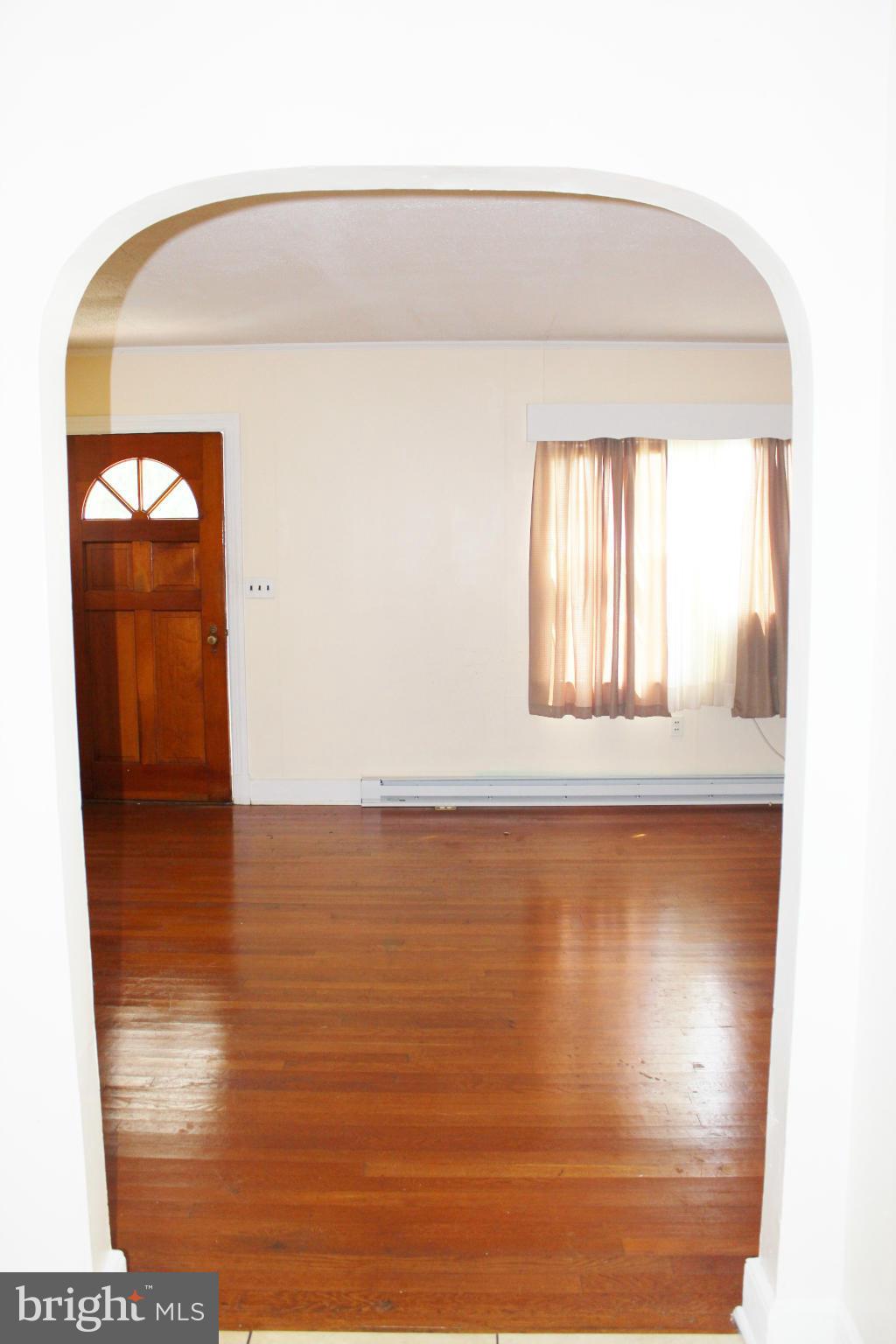 215 Killarney Road Cambridge, MD 21613 - Photo 11 of 21 Living Room