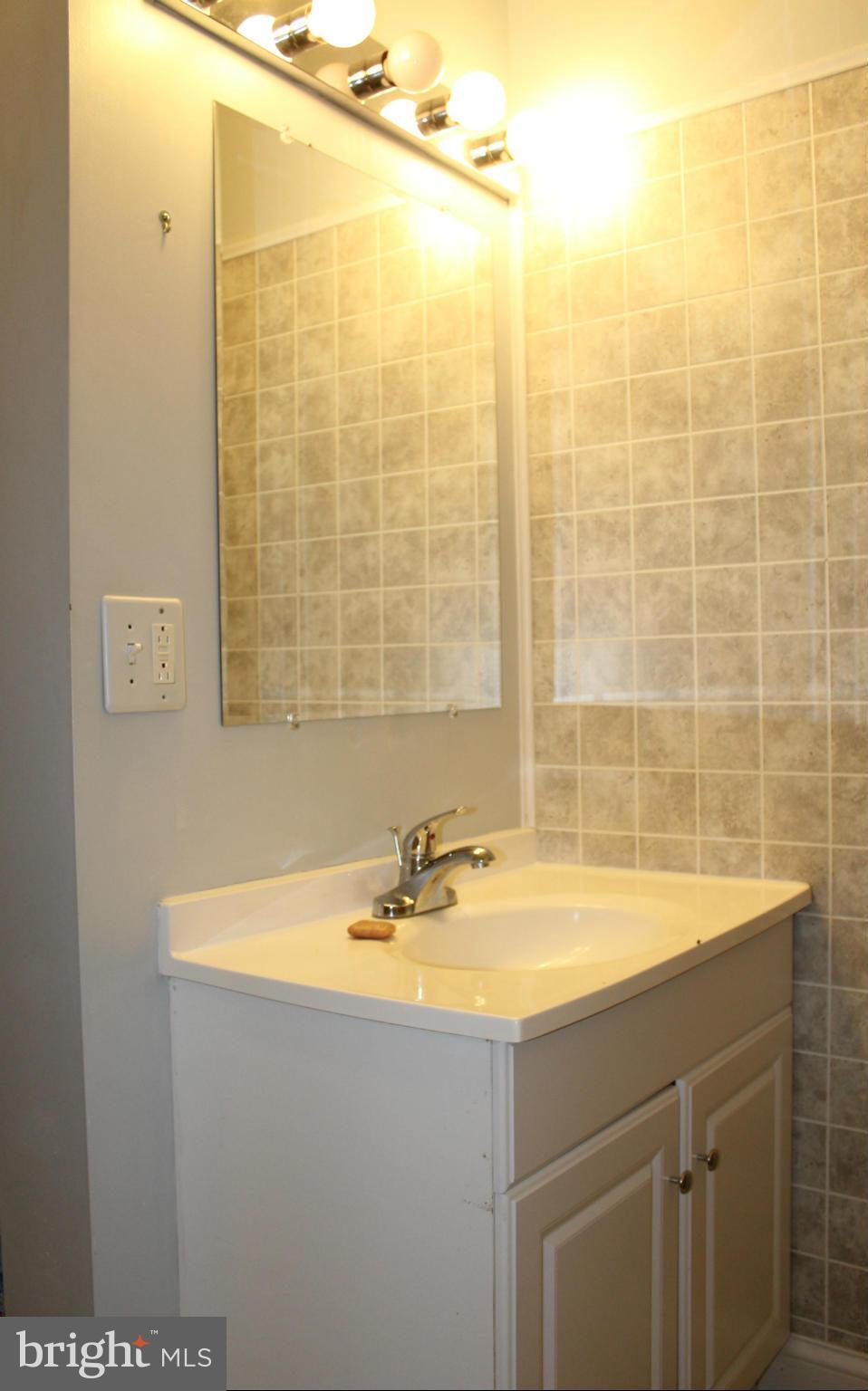 215 Killarney Road Cambridge, MD 21613 - Photo 17 of 21 Bath