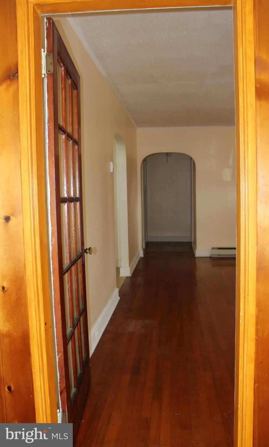 215 Killarney Road Cambridge, MD 21613 - Photo 7 of 21 Living Room