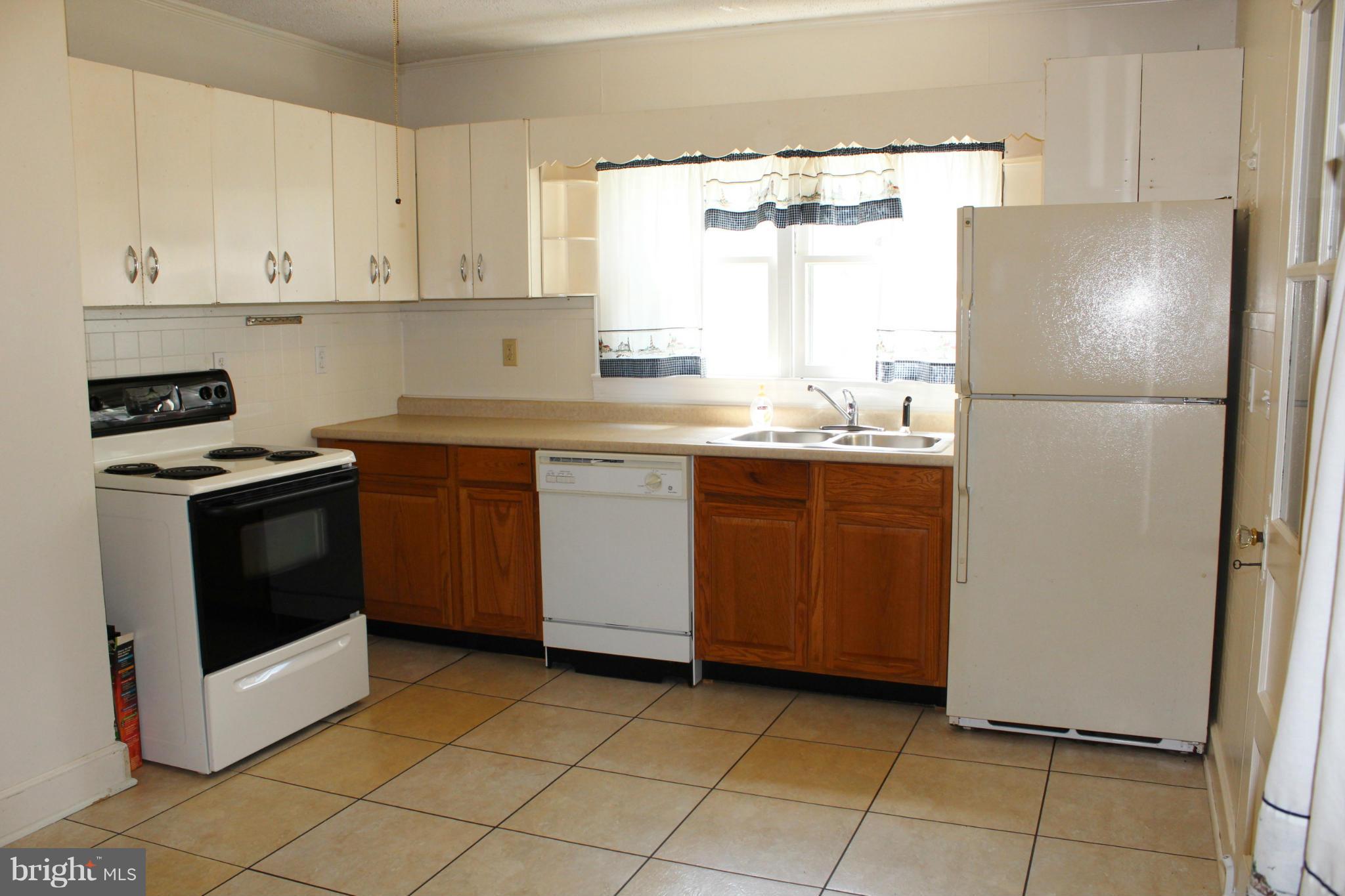 215 Killarney Road Cambridge, MD 21613 - Photo 8 of 21 Kitchen