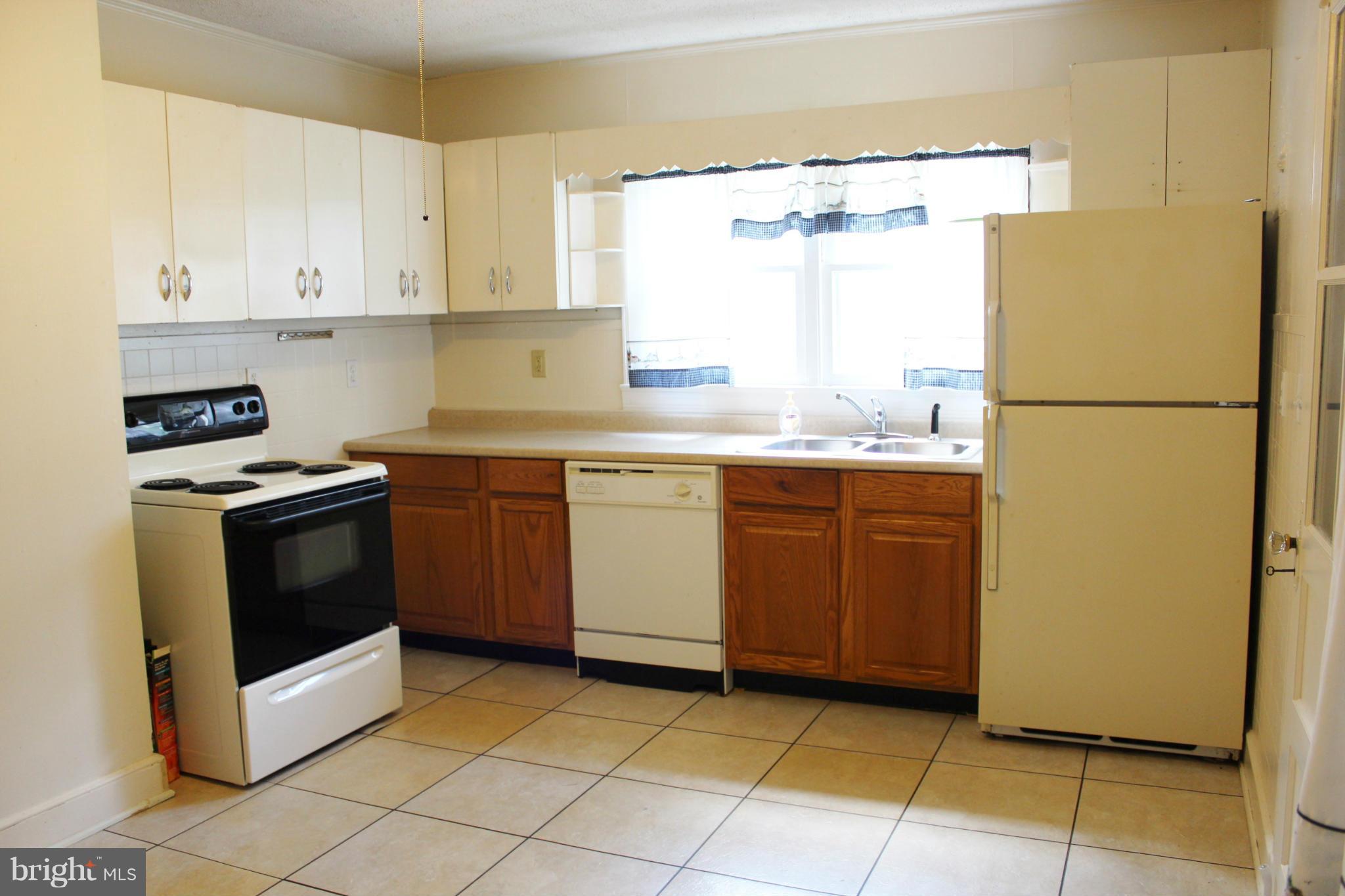 215 Killarney Road Cambridge, MD 21613 - Photo 10 of 21 Kitchen