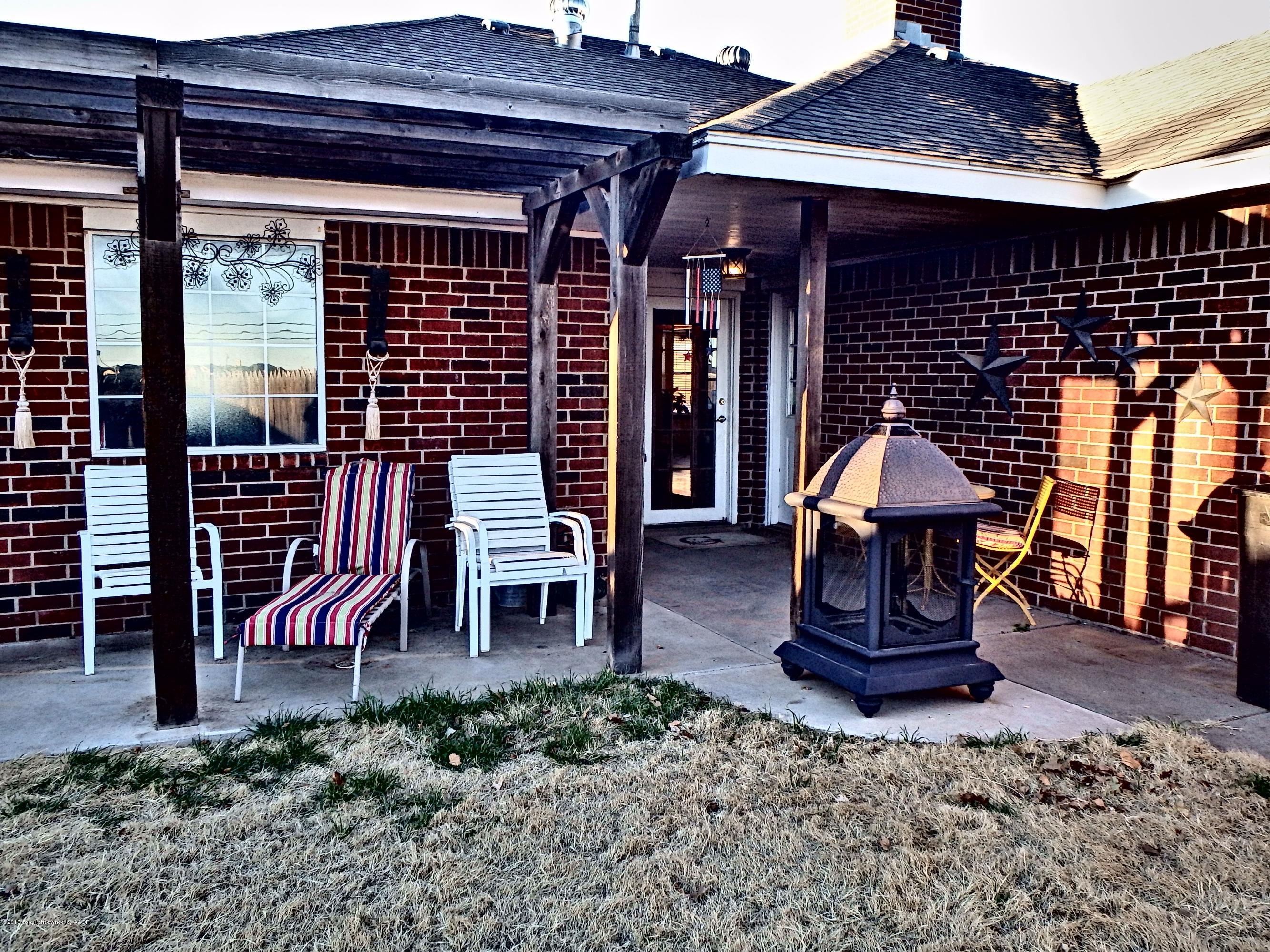 4203 Rincon Avenue Amarillo, TX 79110 - Photo 32 of 39 a view of a chairs and table in patio