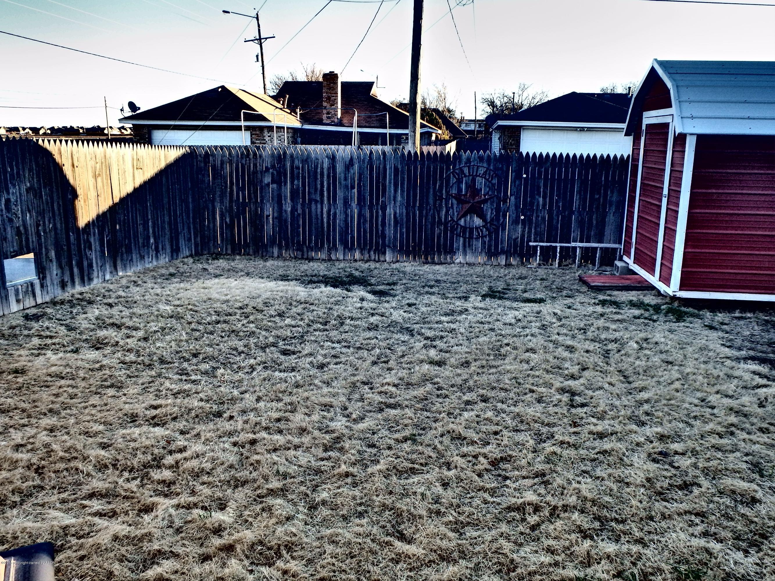 4203 Rincon Avenue Amarillo, TX 79110 - Photo 37 of 39 a view of a backyard of the house
