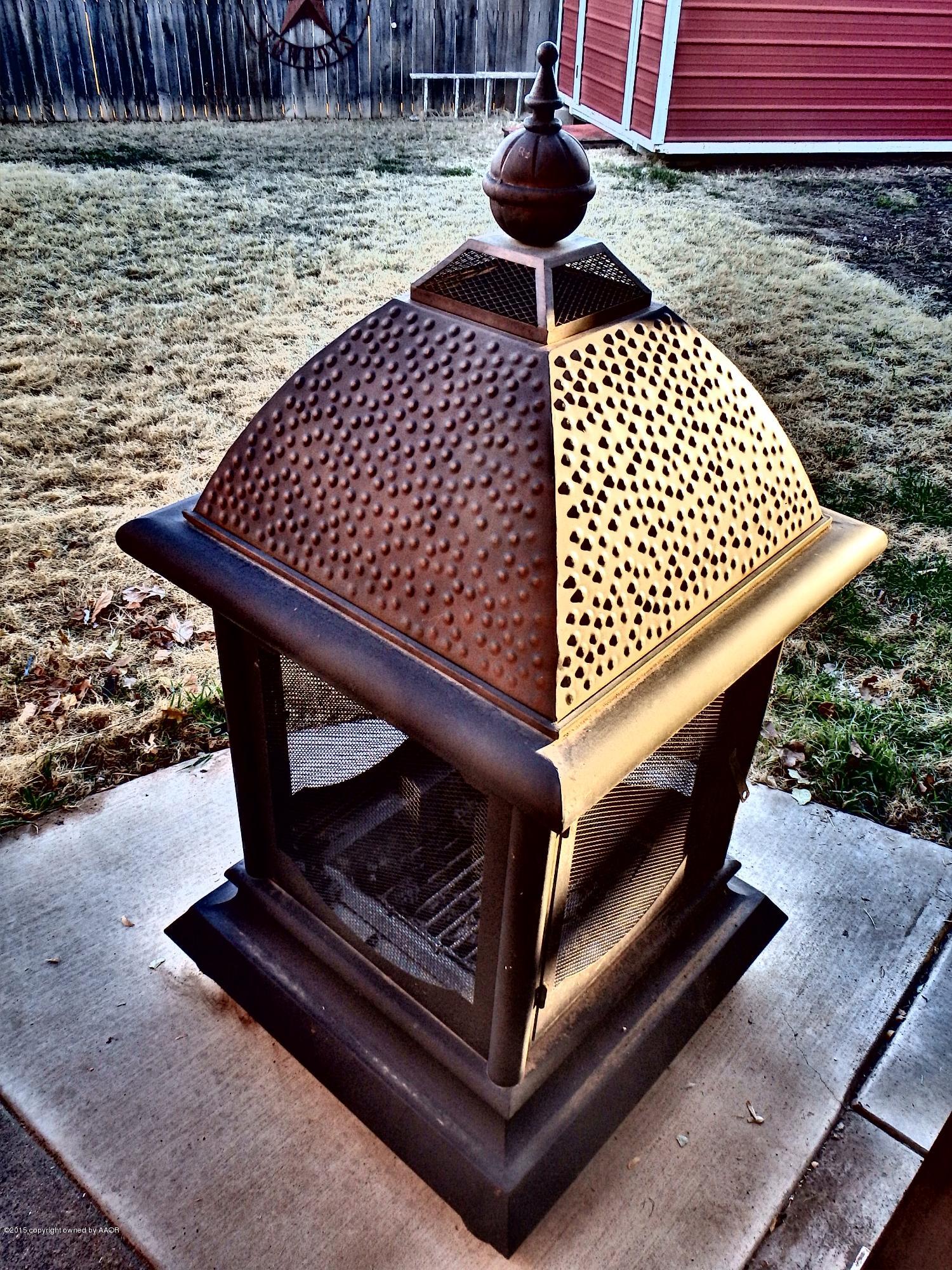 4203 Rincon Avenue Amarillo, TX 79110 - Photo 38 of 39 a view of a chairs and table in the patio