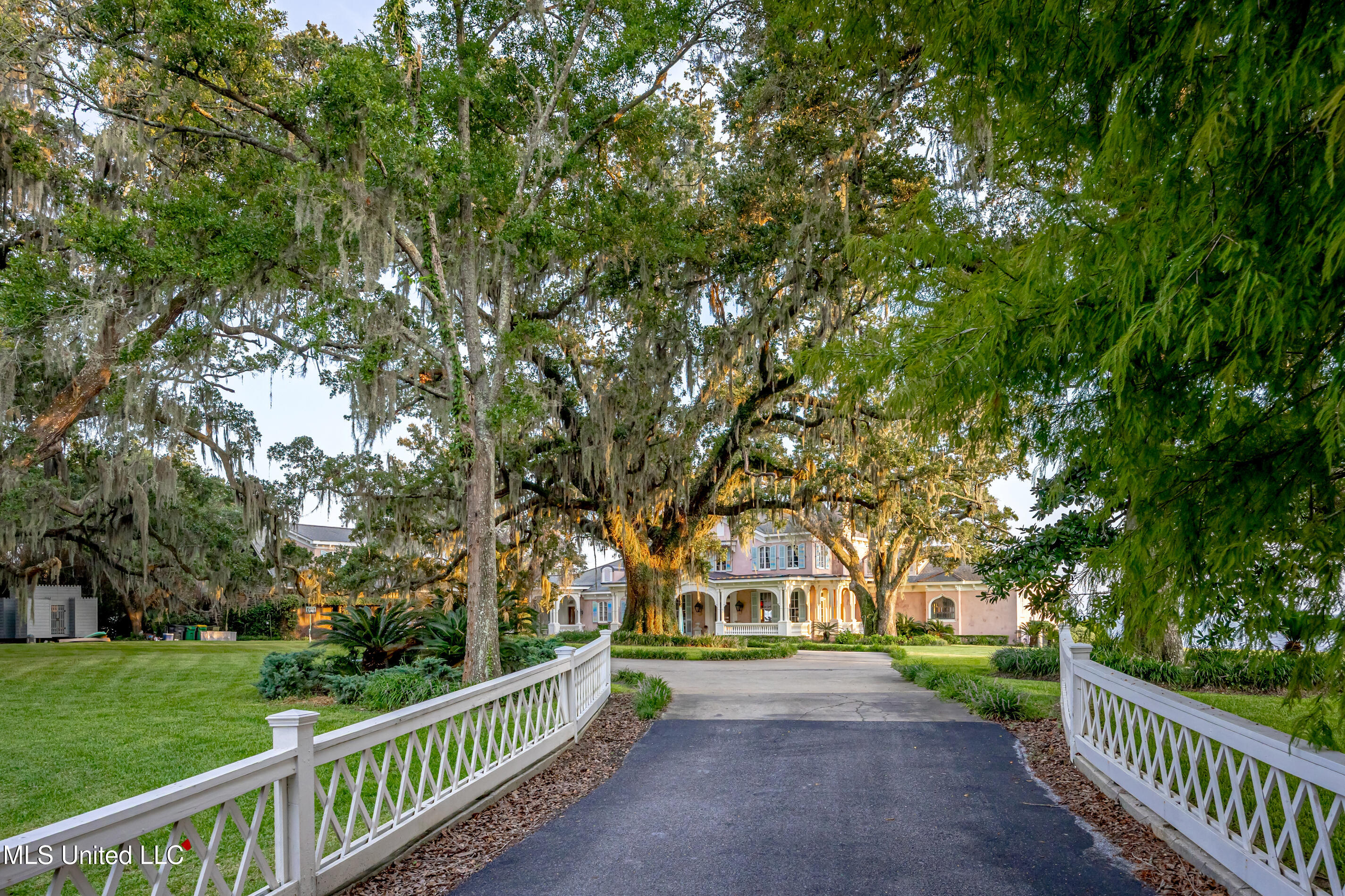 9783 Pointe Aux Chenes Road Ocean Springs, MS 39564 - Photo 2 of 189 5F5A5683