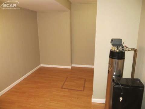 7165 Miller Road Swartz Creek, MI 48473 - Photo 19 of 20 20426760-18.JPG