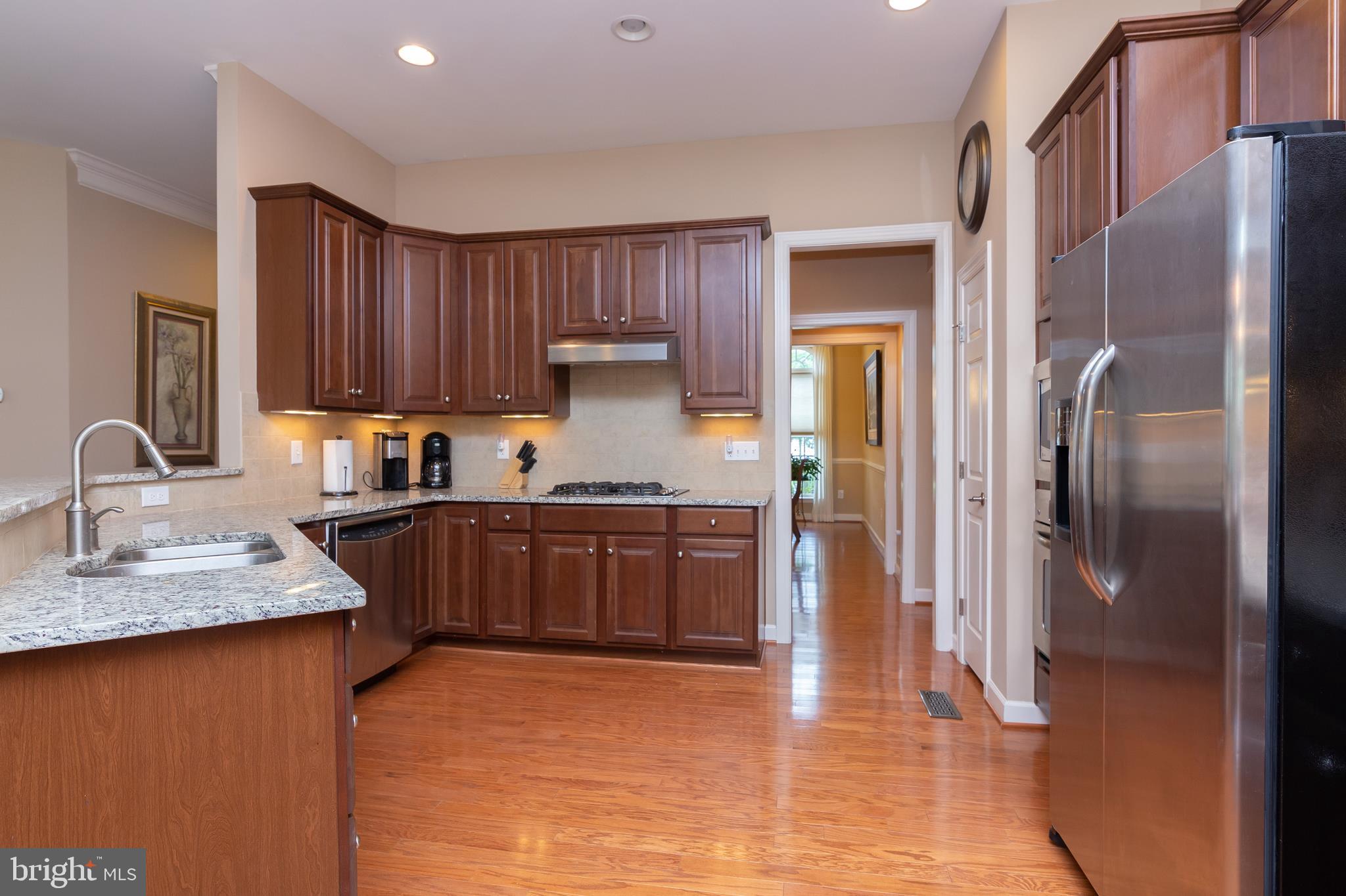 7 Strand Road Avondale, PA 19311 - Photo 9 of 39 42" Wood Cabinetry