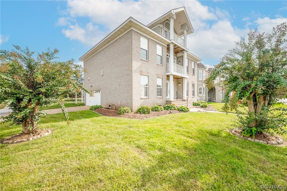 15 Brough Lane Hampton, VA 23669 - Photo 2 of 43 a house view with a outdoor space