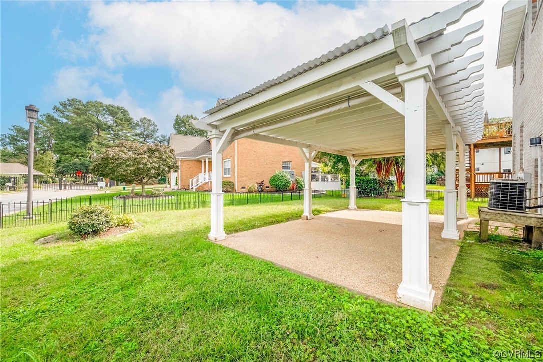 15 Brough Lane Hampton, VA 23669 - Photo 5 of 43 a view of a house with a big yard