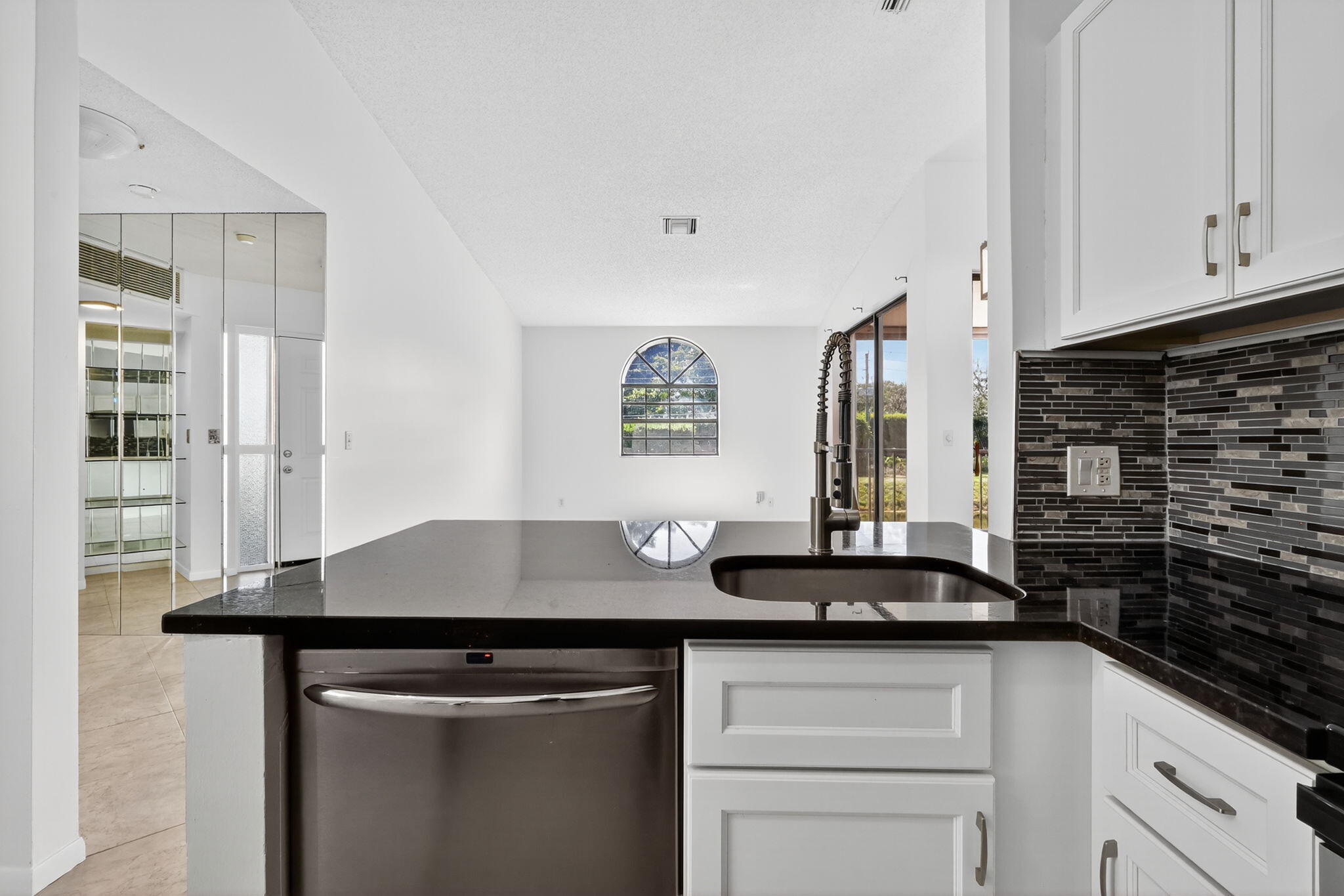 5475 Verona Drive, Unit J Boynton Beach, FL 33437 - Photo 12 of 71 12-web-or-mls-011__82A7104