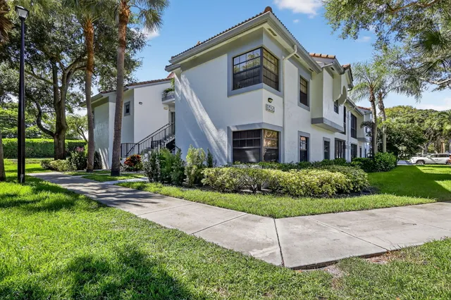 $2,600 | 5475 Verona Drive, Unit J, Boynton Beach, FL 33437