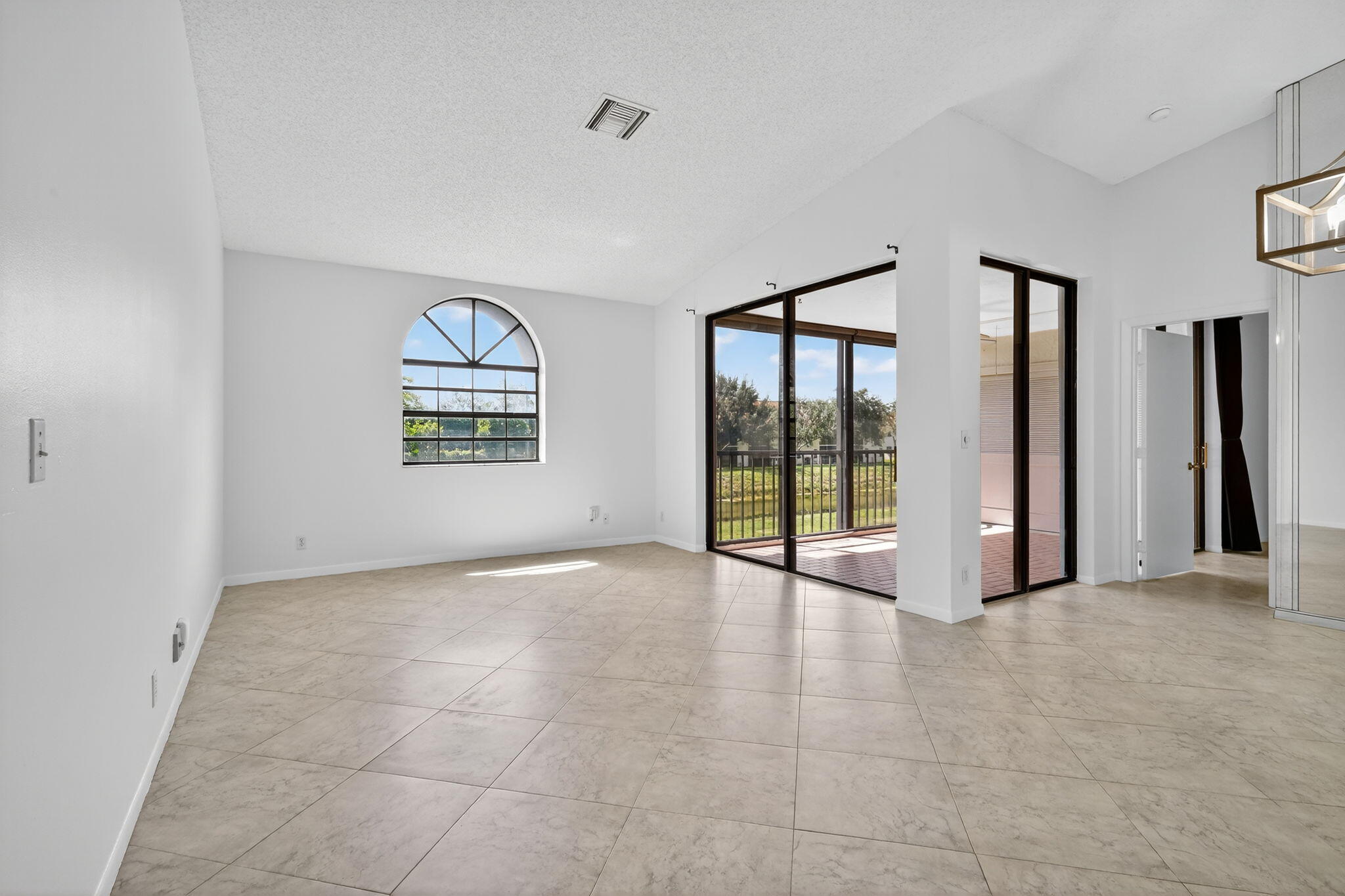 5475 Verona Drive, Unit J Boynton Beach, FL 33437 - Photo 4 of 71 4-web-or-mls-002__82A7058