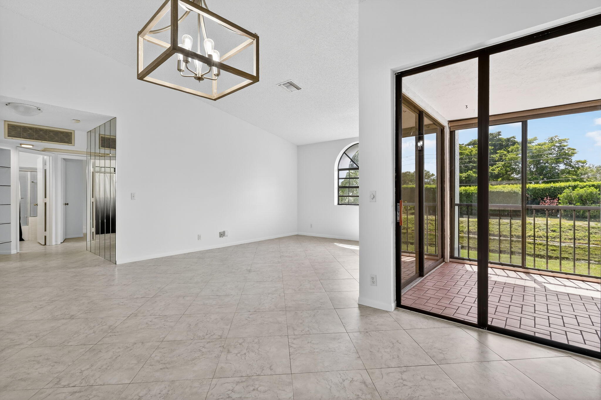 5475 Verona Drive, Unit J Boynton Beach, FL 33437 - Photo 7 of 71 7-web-or-mls-007__82A7084