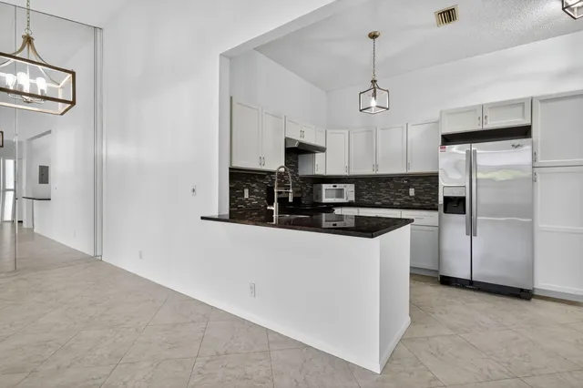 $2,600 | 5475 Verona Drive, Unit J, Boynton Beach, FL 33437