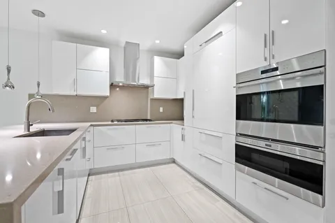 $1,999,995 | 240 Shore Court, Fort Lauderdale, FL 33308