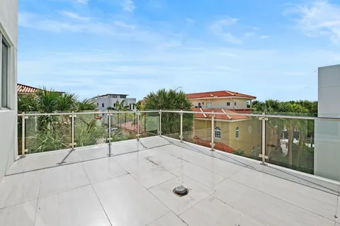 $1,999,995 | 240 Shore Court, Fort Lauderdale, FL 33308