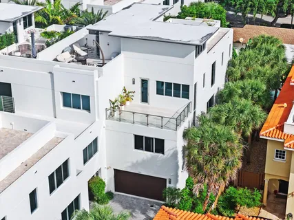 $1,999,995 | 240 Shore Court, Fort Lauderdale, FL 33308