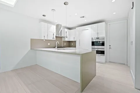 $1,999,995 | 240 Shore Court, Fort Lauderdale, FL 33308