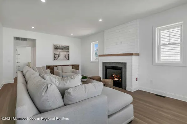 $20,000 | 916 Ocean Avenue, Unit WEEKLY PRICE, Mantoloking, NJ 08738